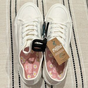 Canvas sneakers